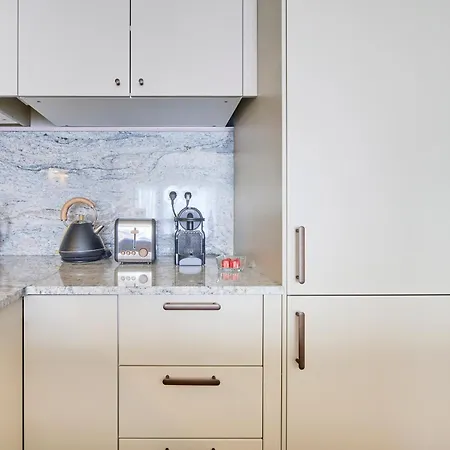 Candido Residences 公寓 *