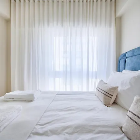 Candido Residences 公寓